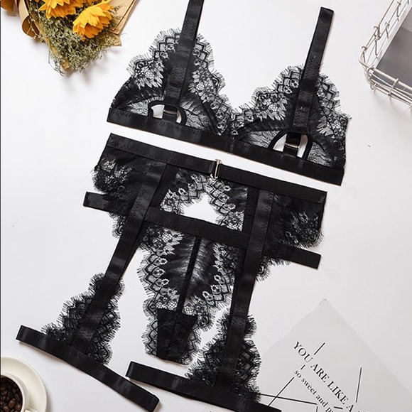 Lingerie 🖤 - Picture 2 of 4